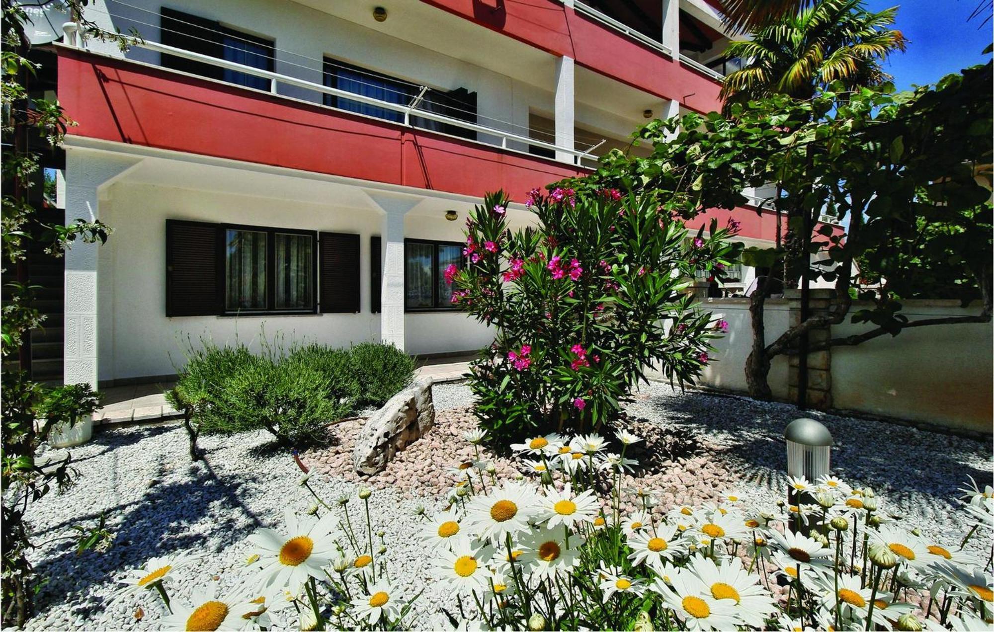 2 Bedroom Beautiful Apartment In Savudrija Exteriér fotografie