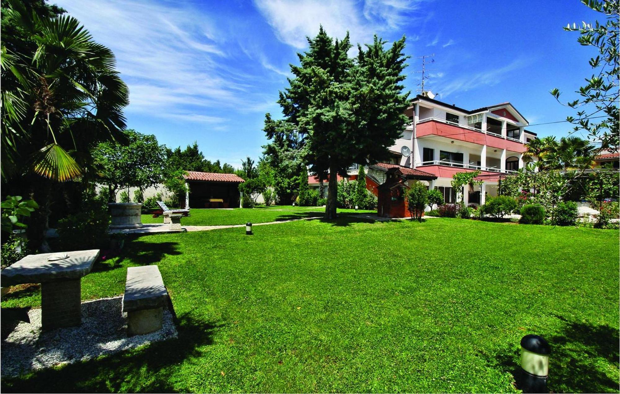 2 Bedroom Beautiful Apartment In Savudrija Exteriér fotografie