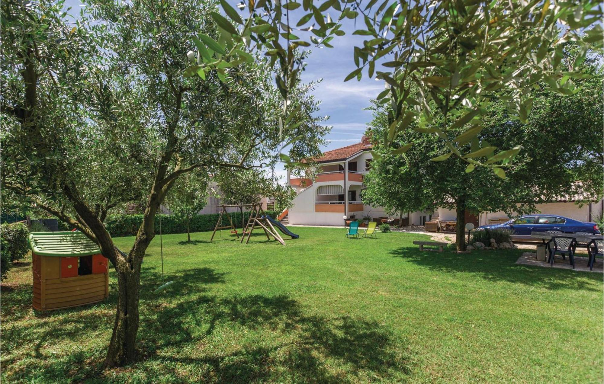 2 Bedroom Beautiful Apartment In Savudrija Exteriér fotografie