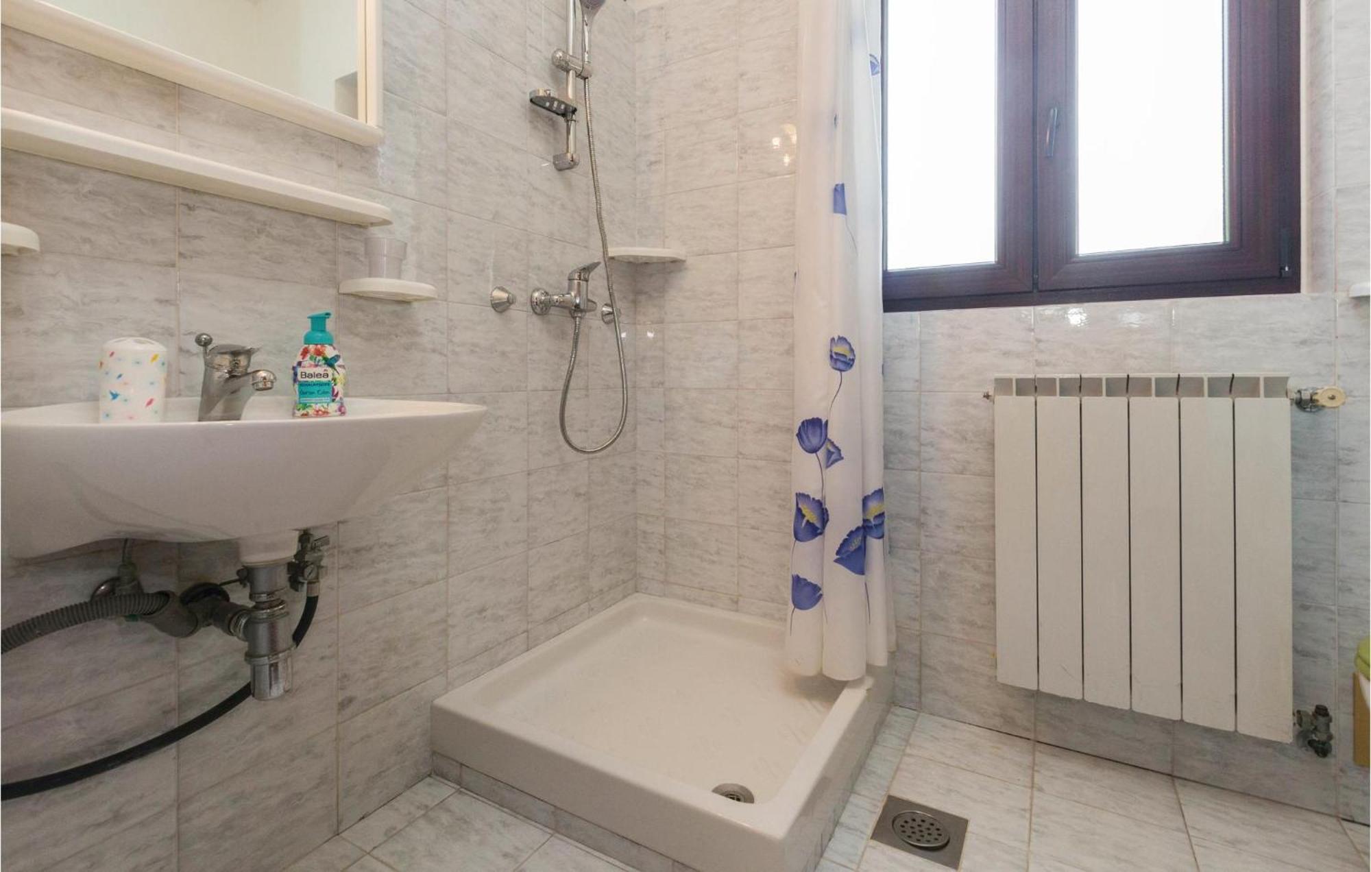 2 Bedroom Beautiful Apartment In Savudrija Exteriér fotografie