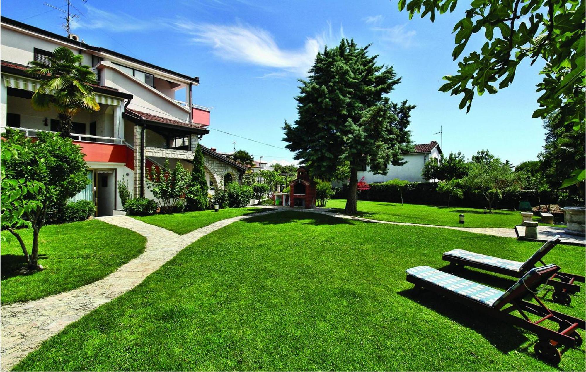 2 Bedroom Beautiful Apartment In Savudrija Exteriér fotografie